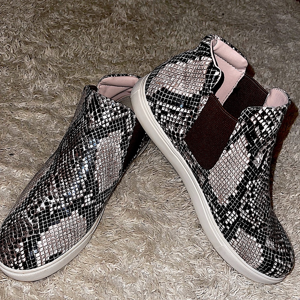 CG2B Snakeskin booties